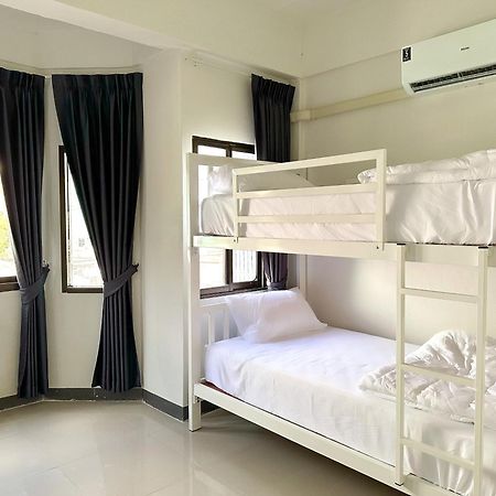 Montana Hotel & Hostel Phuket Karon Exterior foto