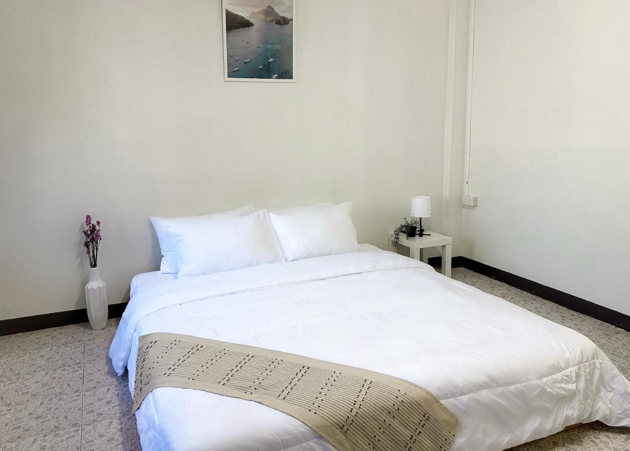Montana Hotel & Hostel Phuket Karon Exterior foto