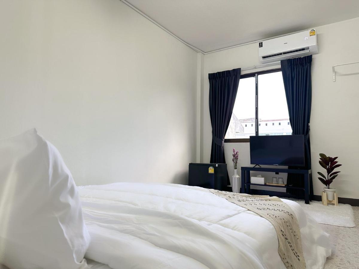 Montana Hotel & Hostel Phuket Karon Exterior foto