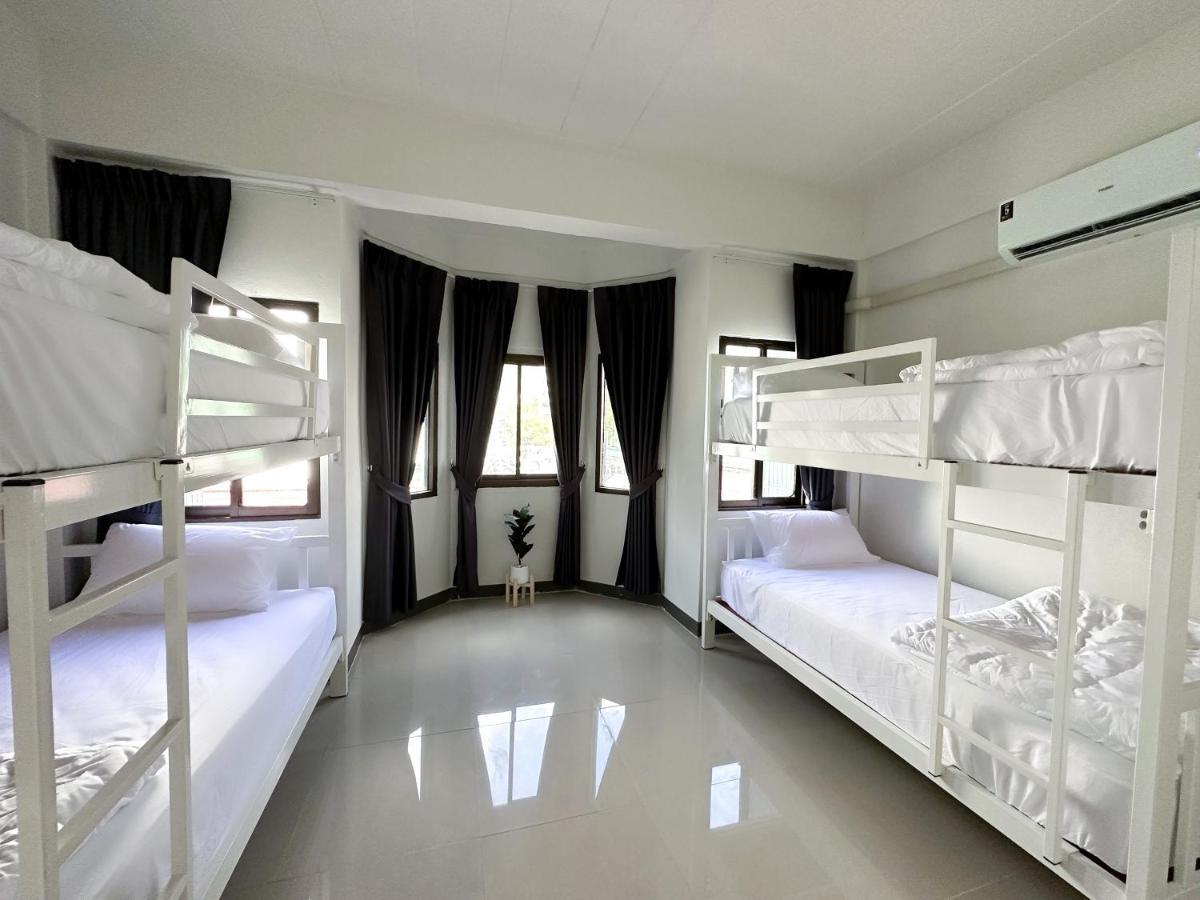 Montana Hotel & Hostel Phuket Karon Habitación foto