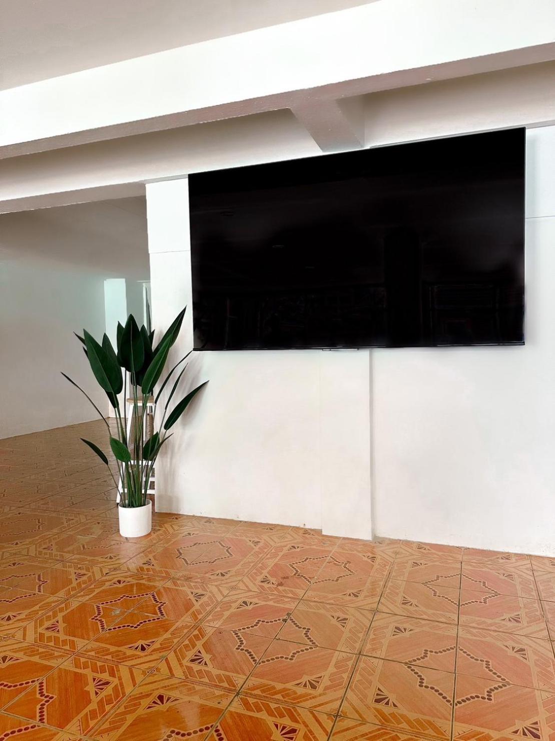 Montana Hotel & Hostel Phuket Karon Exterior foto