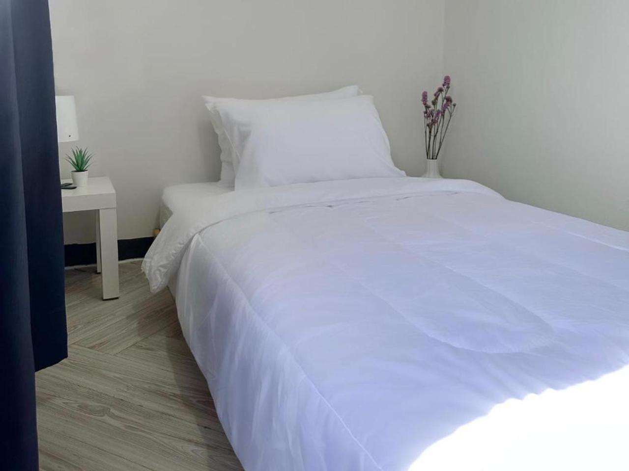 Montana Hotel & Hostel Phuket Karon Exterior foto