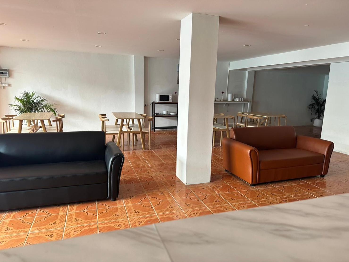 Montana Hotel & Hostel Phuket Karon Exterior foto